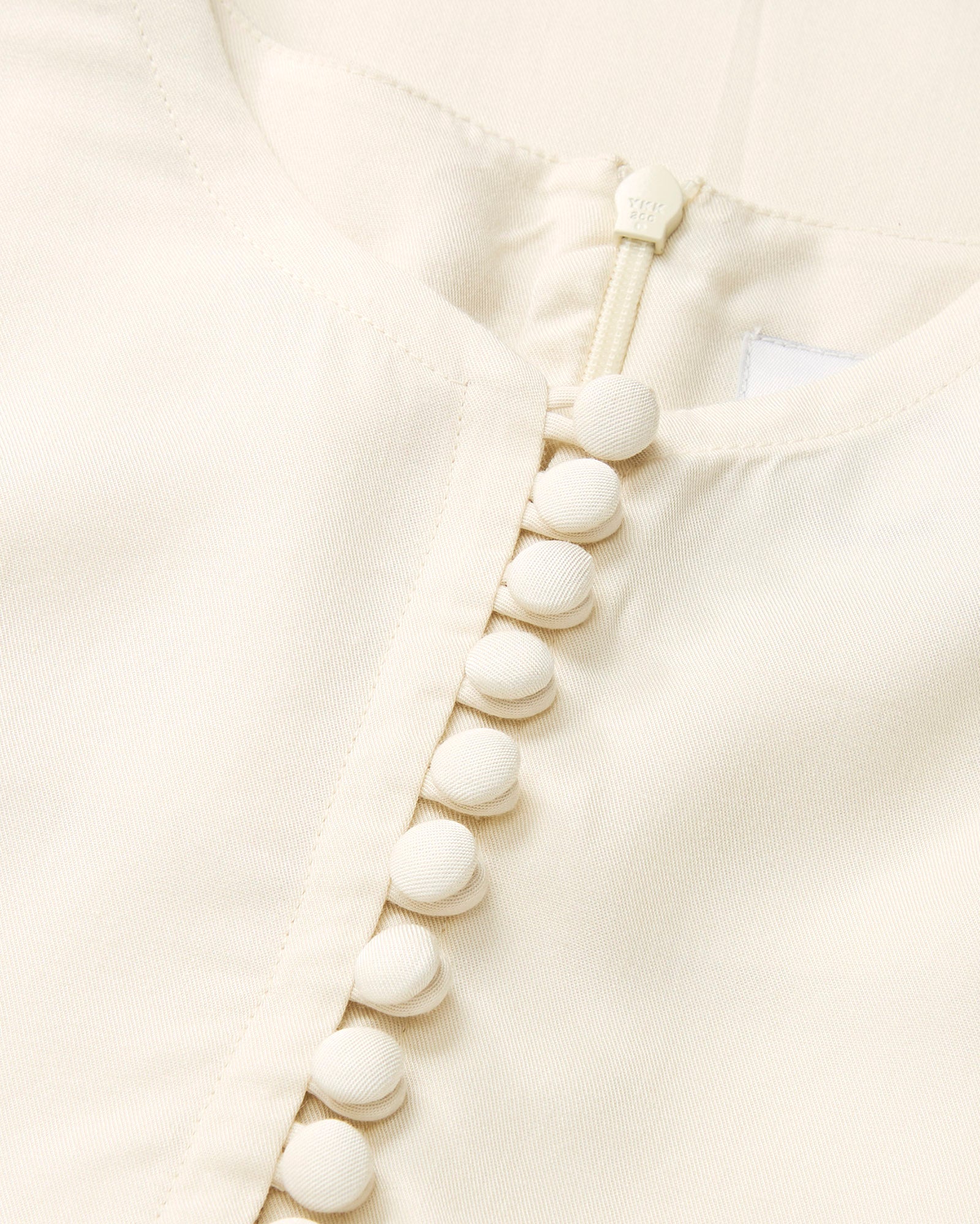 Skjortebluse til damer i ivovy lavet af kvaliteten 100% Viskose (LENZING™ ECOVERO™), ansvarligt produceret design fra A Working Theory