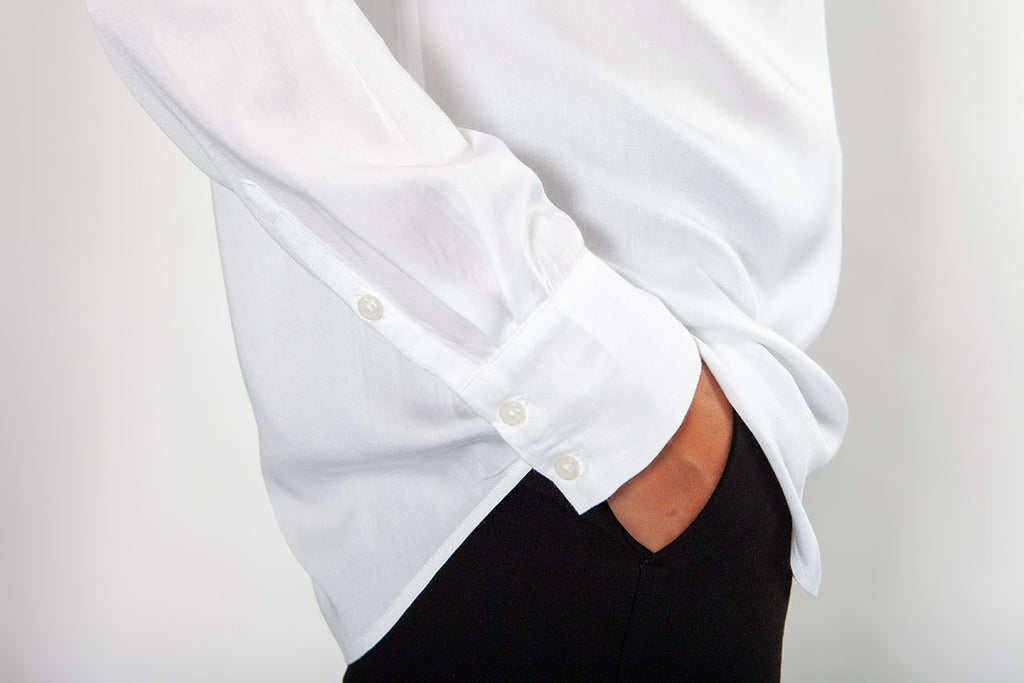 Nanna Skjorte i hvid lavet af kvaliteten EcoVero, Bæredygtigt design fra A Working Theory