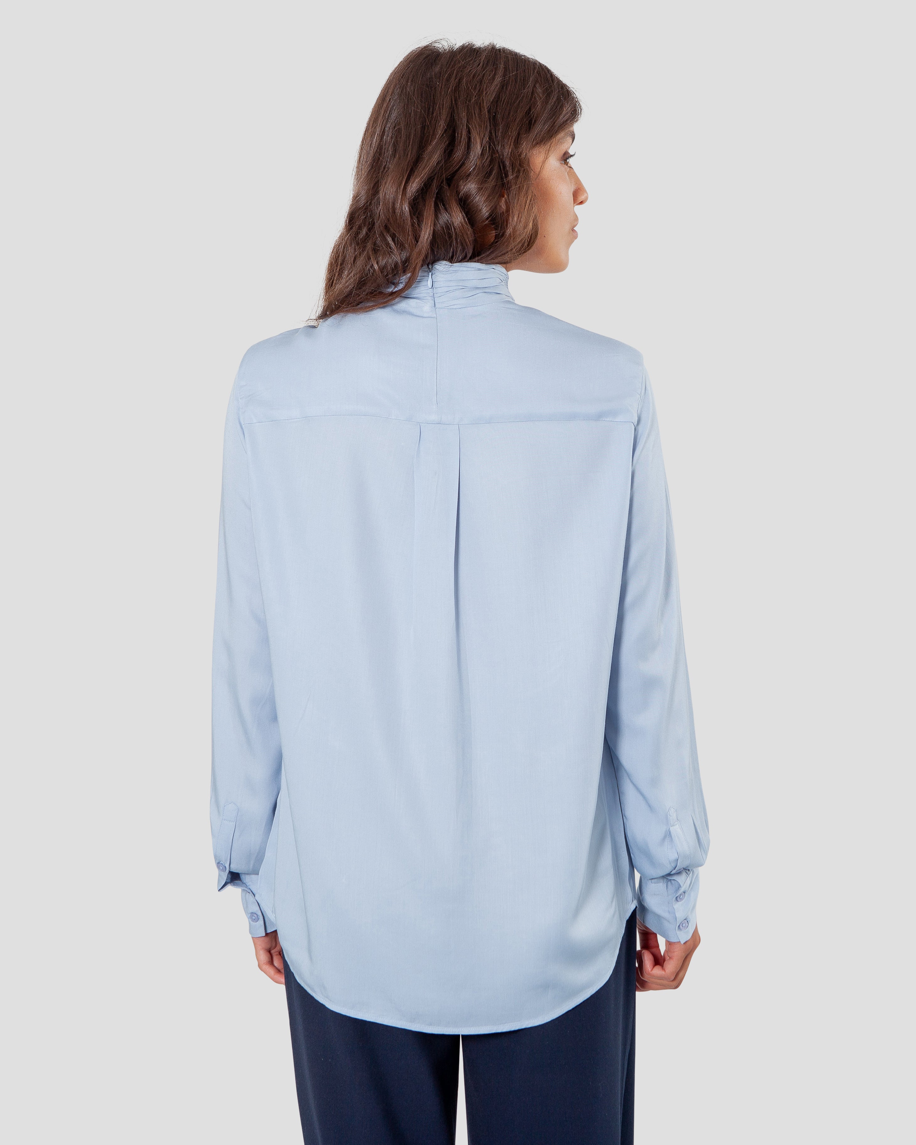 Bluse til kvinder i lyseblaa lavet af kvaliteten 100% Viskose (LENZING™ ECOVERO™), ansvarligt produceret design fra A Working Theory
